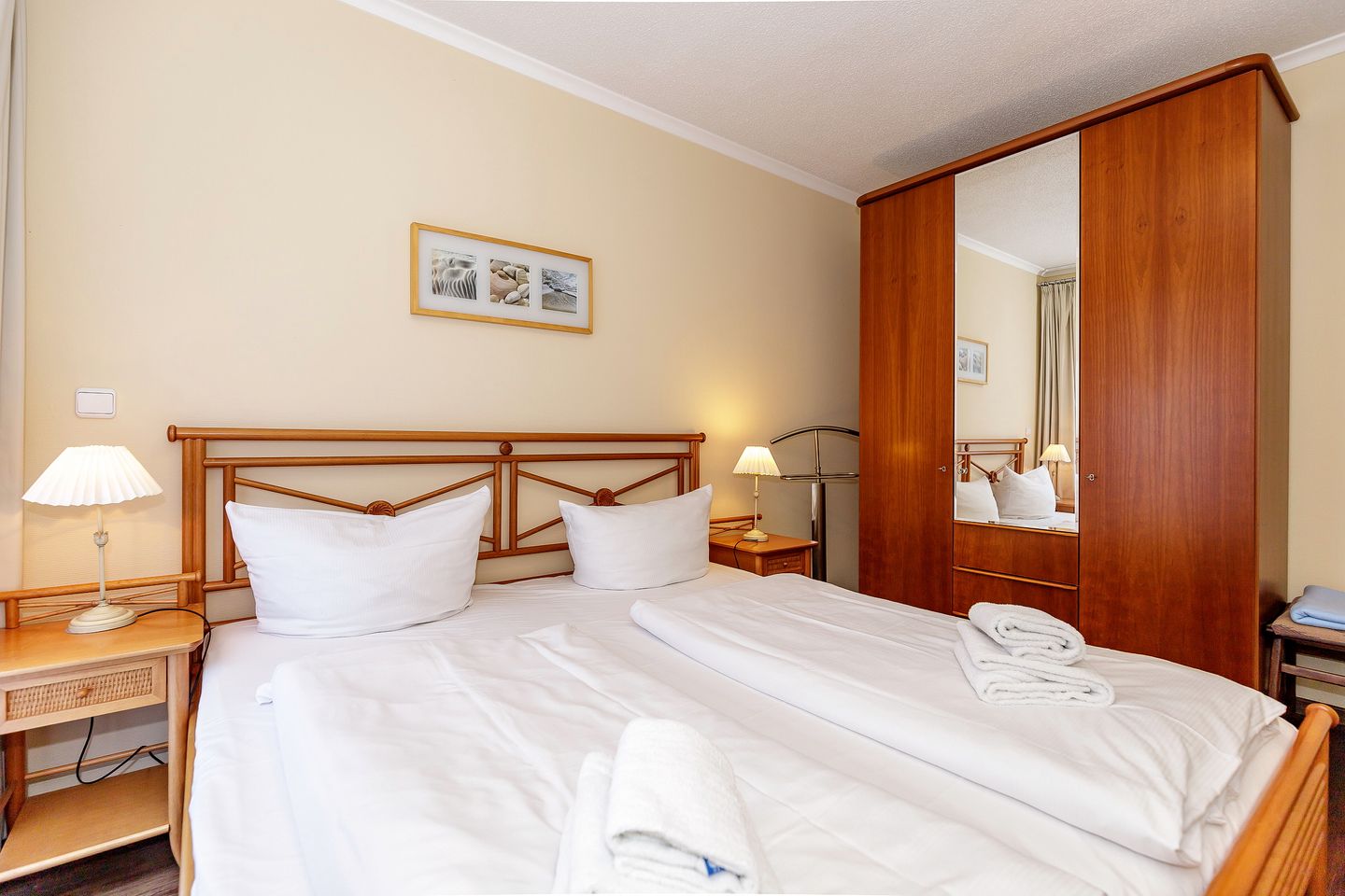 Apartmenthaus Atlantik Apartmenthaus Atlantik 114 Kühlungsborn - Schlafzimmer mit Doppelbett