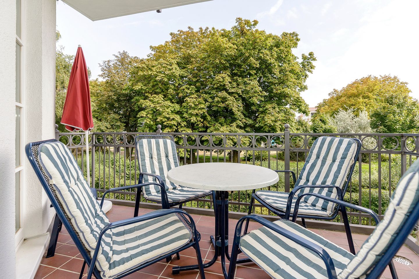 Apartmenthaus Atlantik Apartmenthaus Atlantik 114 Kühlungsborn - Balkon mit Gartenmöbeln