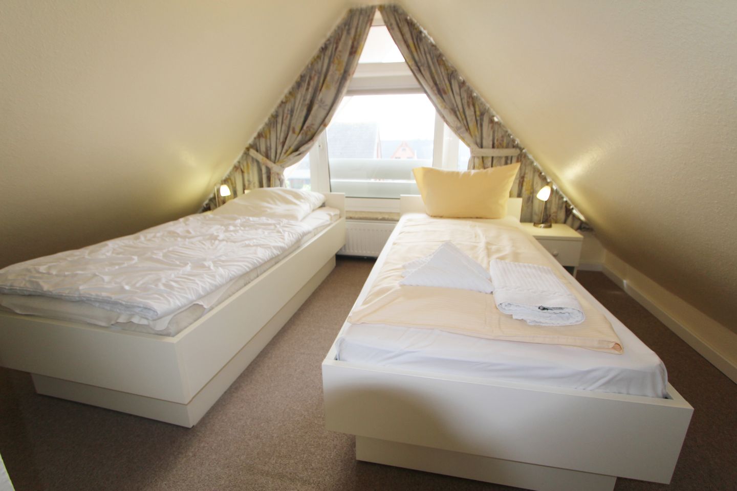 Haus Günther - Mittelweg 1, App. 2 Wenningstedt - Schlafzimmer