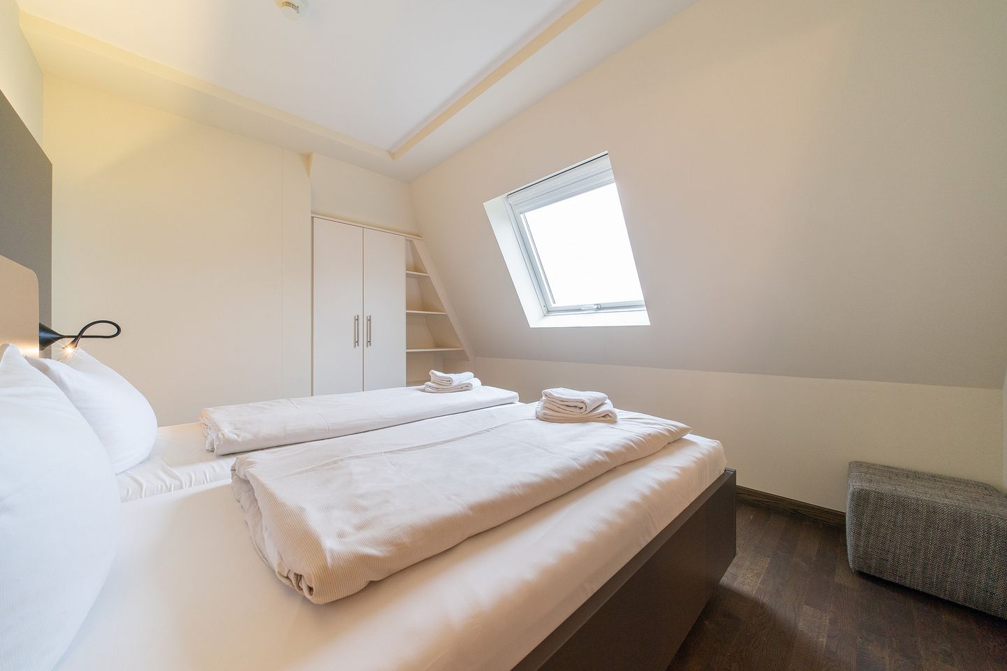 Resort Deichgraf Resort Deichgraf 31-20 Wremen - Schlafzimmer mit Doppelbett