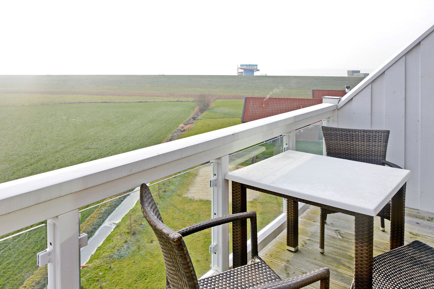 Resort Deichgraf Resort Deichgraf 31-20 Wremen - Balkon mit Gartenmöbeln