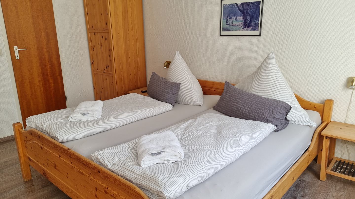 Haus Borkumitte Appartement Möwensteert Haus Borkumitte - Schlafzimmer am Bad