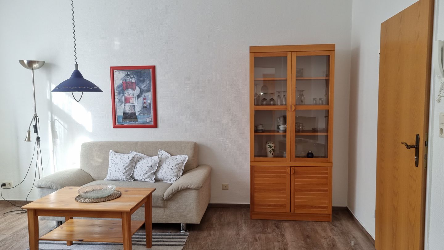 Haus Borkumitte Appartement Möwensteert Haus Borkumitte - Wohnzimmer mit Blick aus dem Schlafzimmer