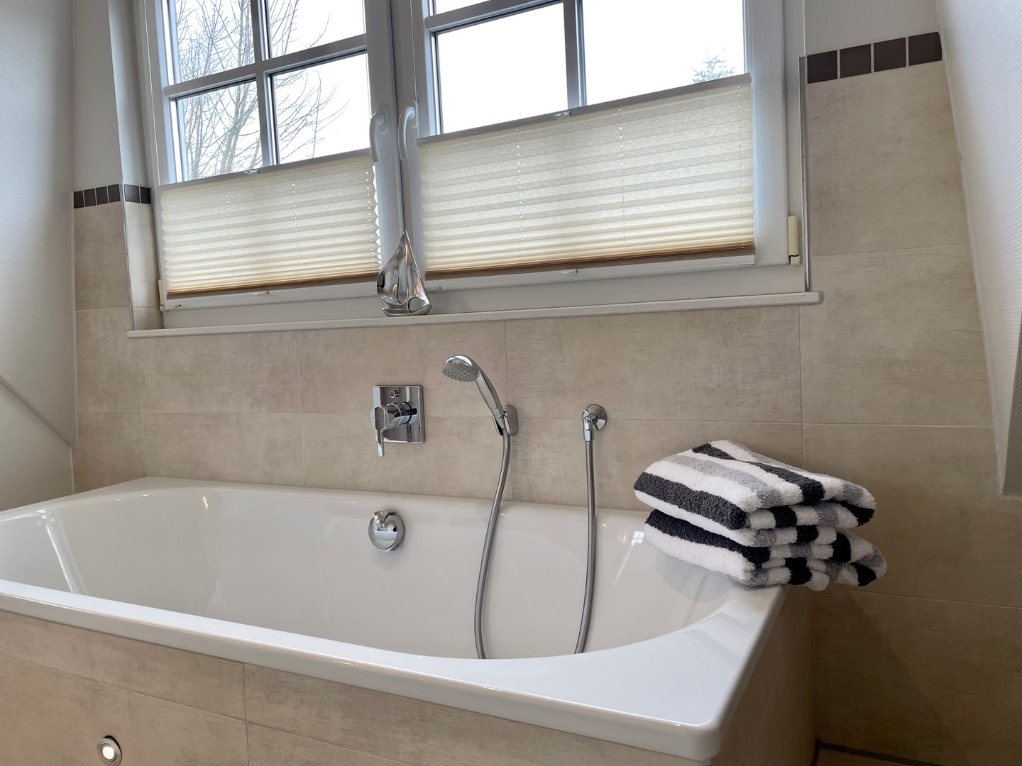  Meerblau Tinnum - Badezimmer