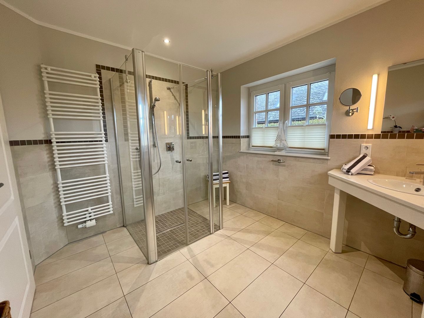  Meerblau Tinnum - Badezimmer