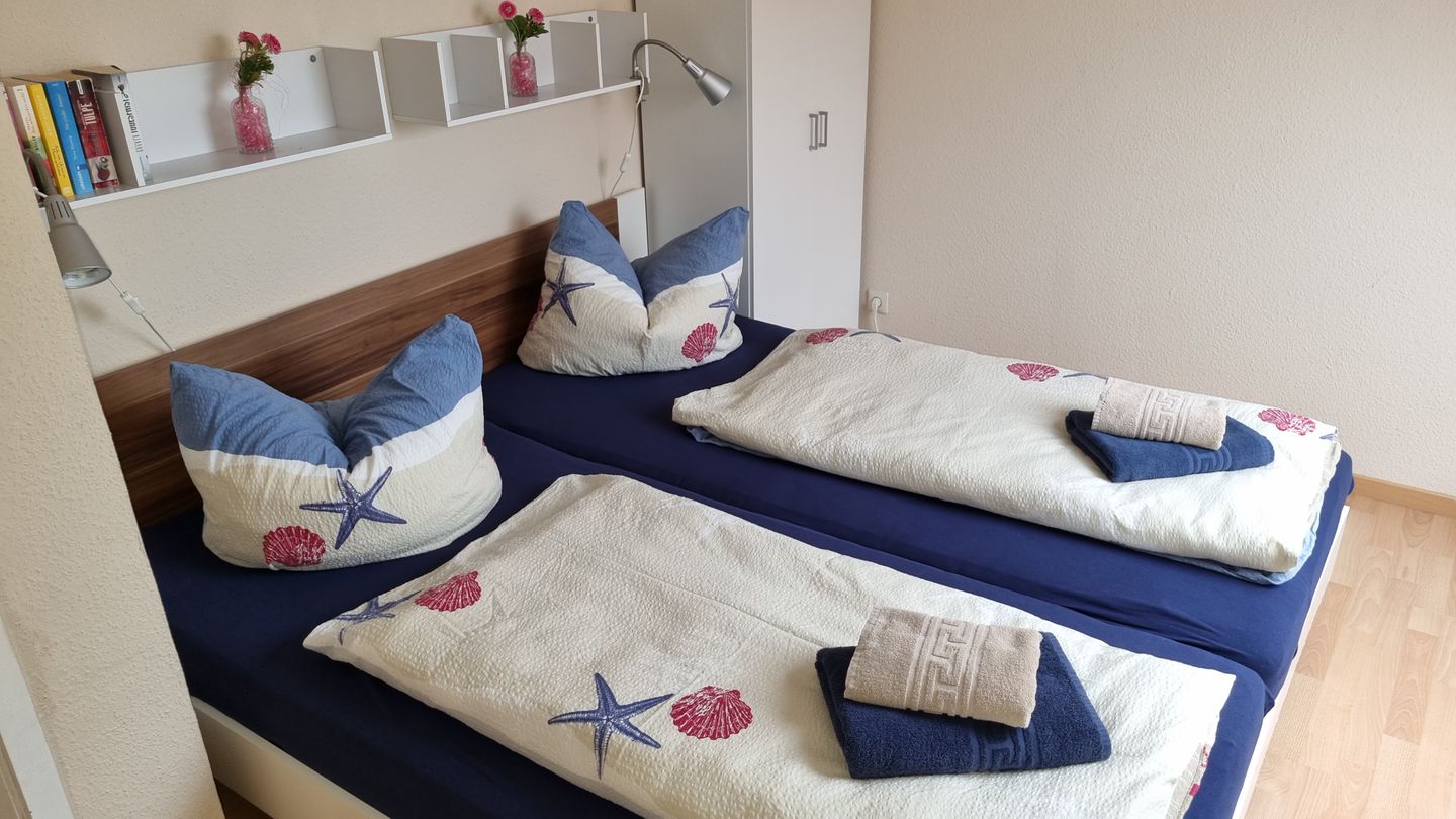 Geert-Bakker-Strasse Ferienwohnung Eddy Geert-Bakker-Straße - Schlafzimmer  mit Doppelbett