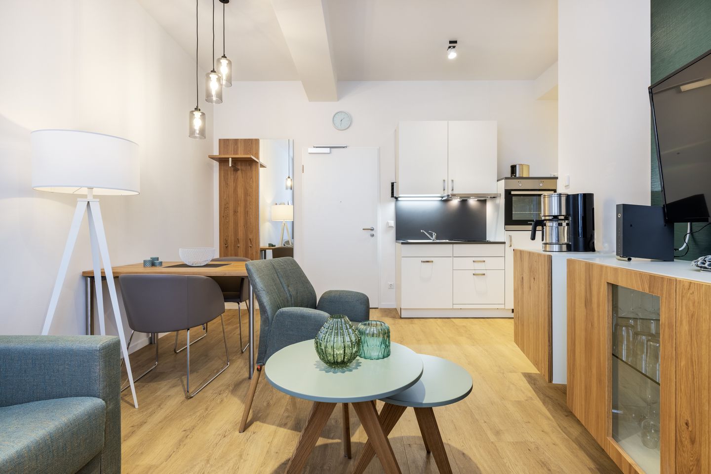 Ferienapartments am Krusespeicher Ferienapartments am Krusespeicher 1-05 Wismar - Wohn-/Essbereich mit Sitzgelegenheit