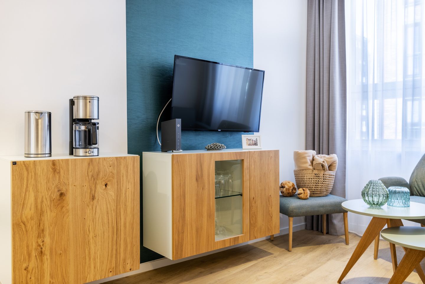 Ferienapartments am Krusespeicher Ferienapartments am Krusespeicher 1-05 Wismar - Wohn-/Essbereich mit Flatscreen-TV