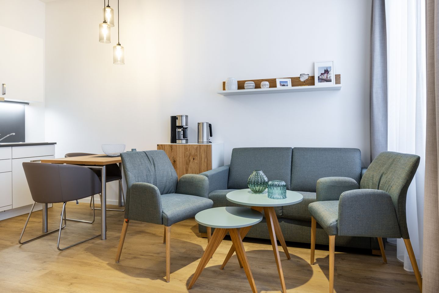 Ferienapartments am Krusespeicher Ferienapartments am Krusespeicher 1-08 Wismar - Wohn-/Essbereich mit Sitzgelegenheit