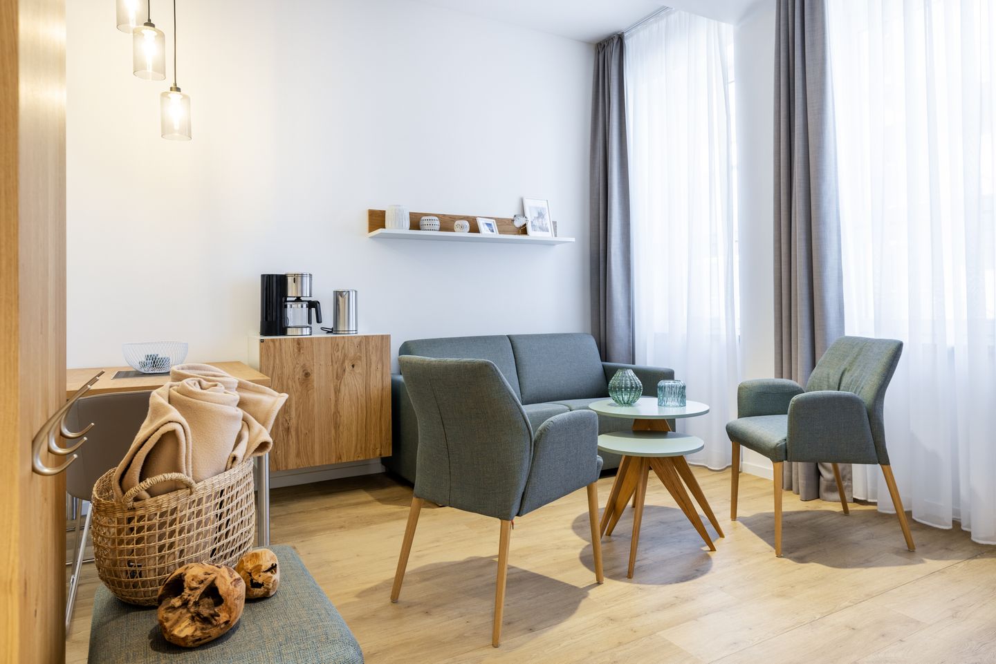 Ferienapartments am Krusespeicher Ferienapartments am Krusespeicher 1-08 Wismar - Wohn-/Essbereich mit Sitzgelegenheit