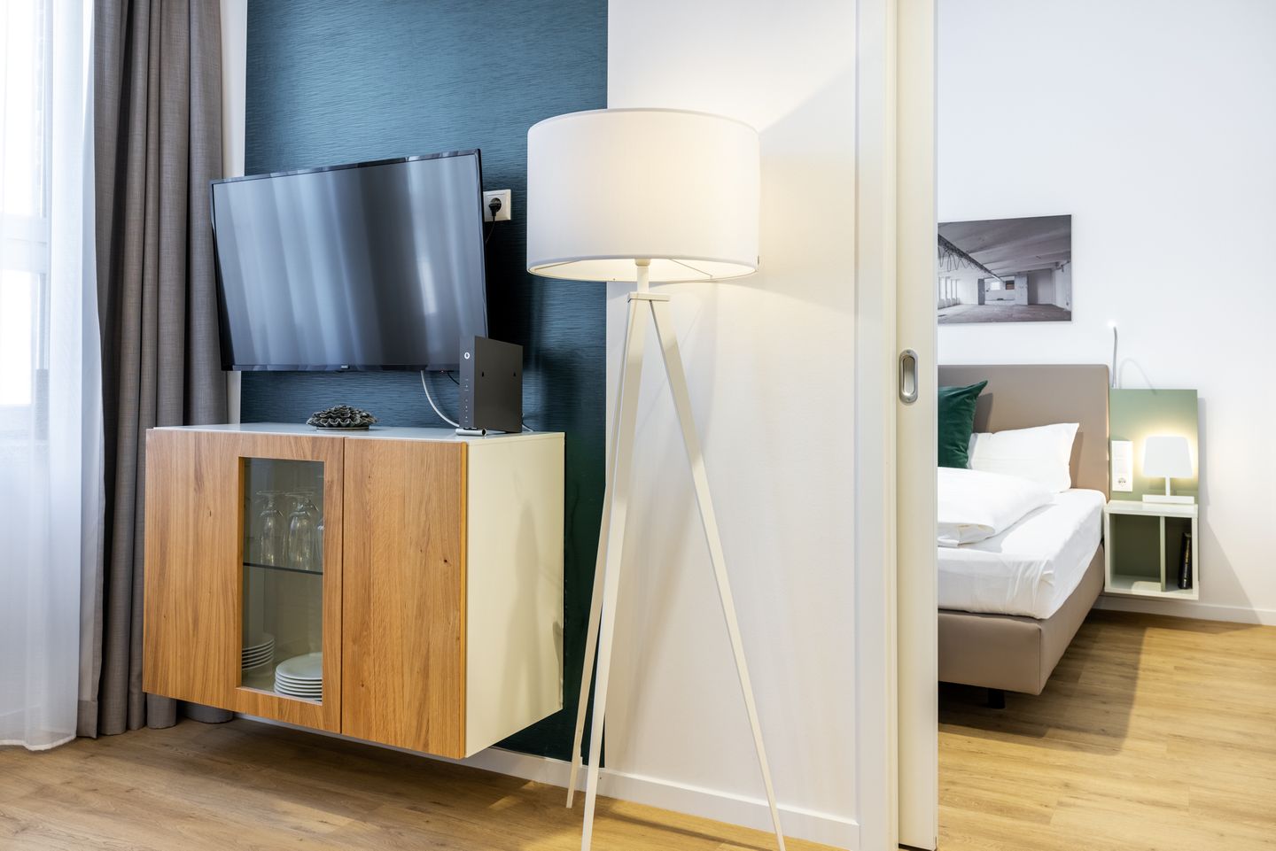 Ferienapartments am Krusespeicher Ferienapartments am Krusespeicher 1-08 Wismar - Wohn-/Essbereich mit Flatscreen-TV