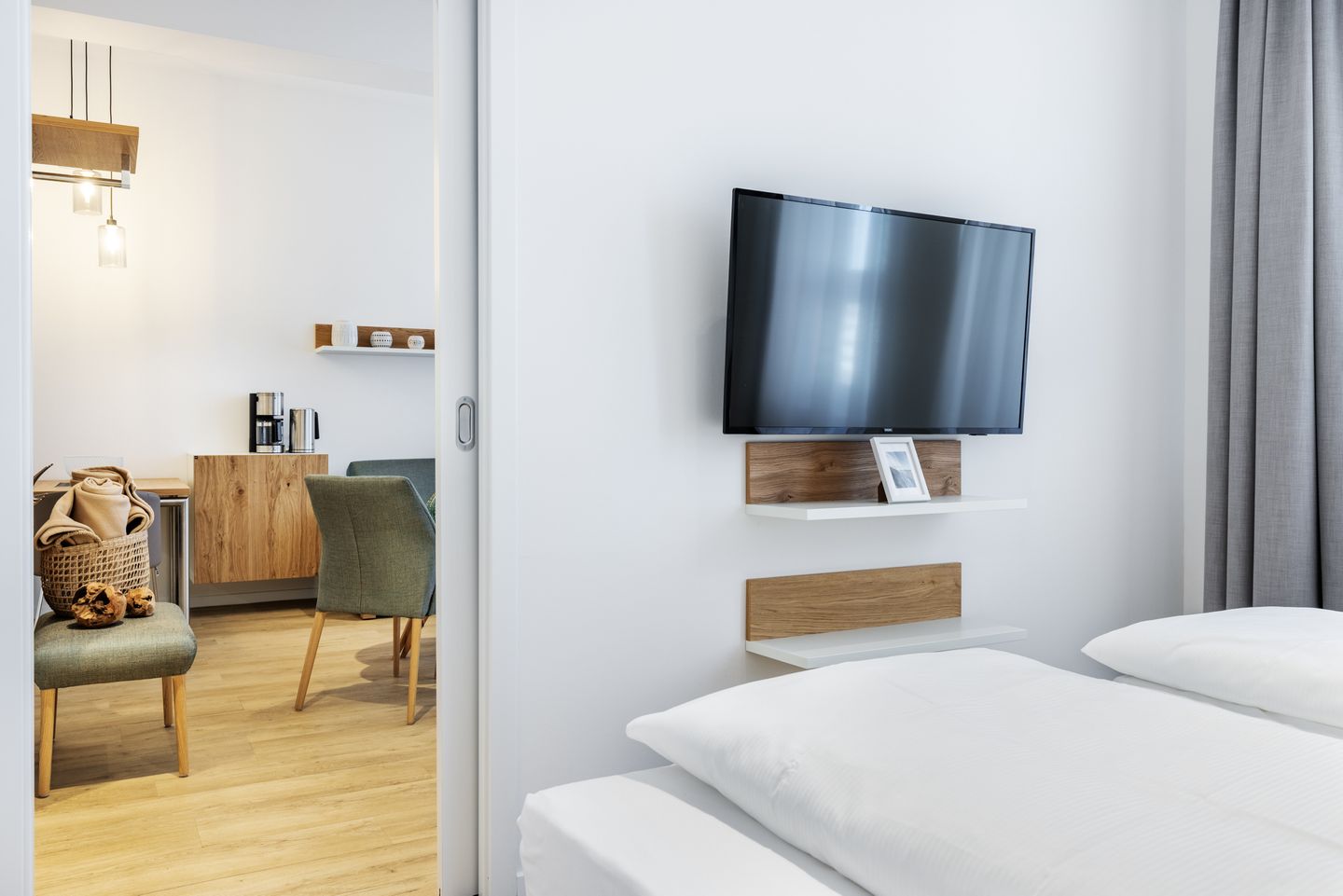 Ferienapartments am Krusespeicher Ferienapartments am Krusespeicher 1-08 Wismar - Schlafzimmer mit Zugang zum Wohn-/Essbereich