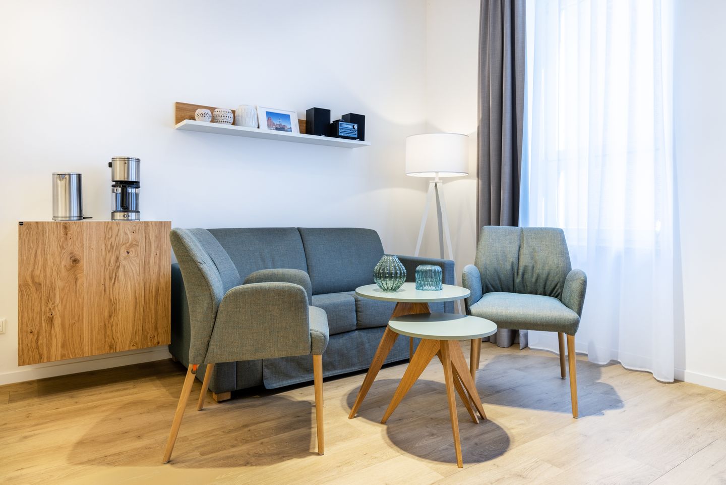 Ferienapartments am Krusespeicher Ferienapartments am Krusespeicher 1-10 Wismar - Wohn-/Essbereich mit Einzelschlafcouch