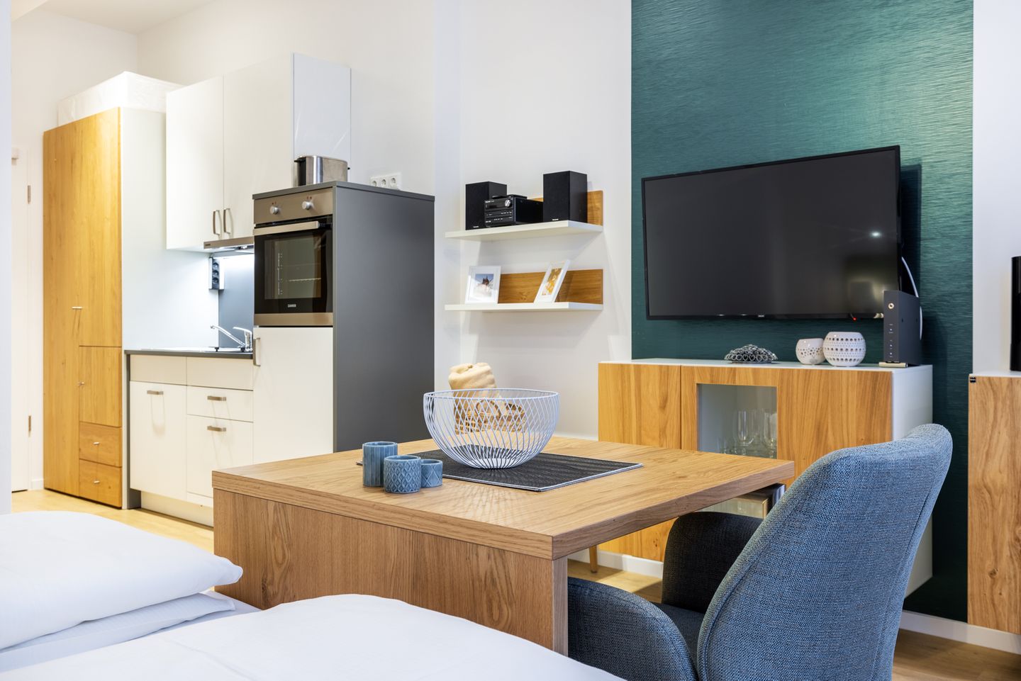 Ferienapartments am Krusespeicher Ferienapartments am Krusespeicher 1-11 Wismar - Wohn-/Schlafbereich mit Sitzgelegenheit