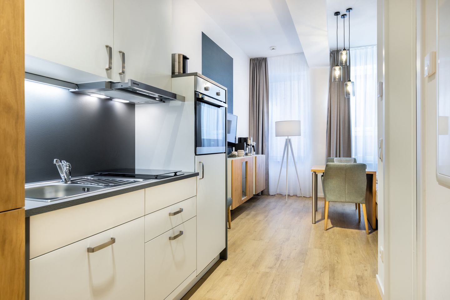 Ferienapartments am Krusespeicher Ferienapartments am Krusespeicher 1-11 Wismar - Wohn-/Schlafbereich mit Küchenzeile