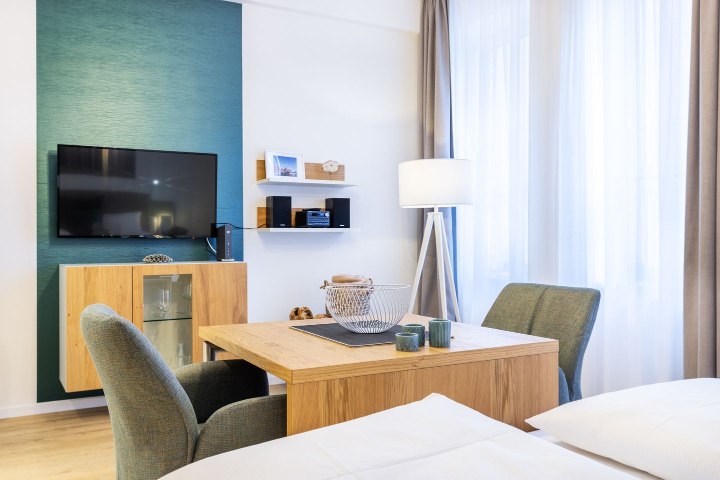 Ferienapartments am Krusespeicher Ferienapartments am Krusespeicher 1-14 Wismar - Wohn-/Schlafbereich mit Sitzgelegenheit