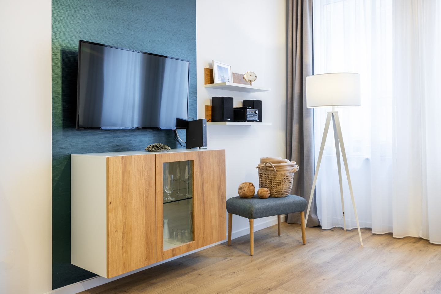 Ferienapartments am Krusespeicher Ferienapartments am Krusespeicher 1-14 Wismar - Wohn-/Schlafbereich mit Flatscreen-TV