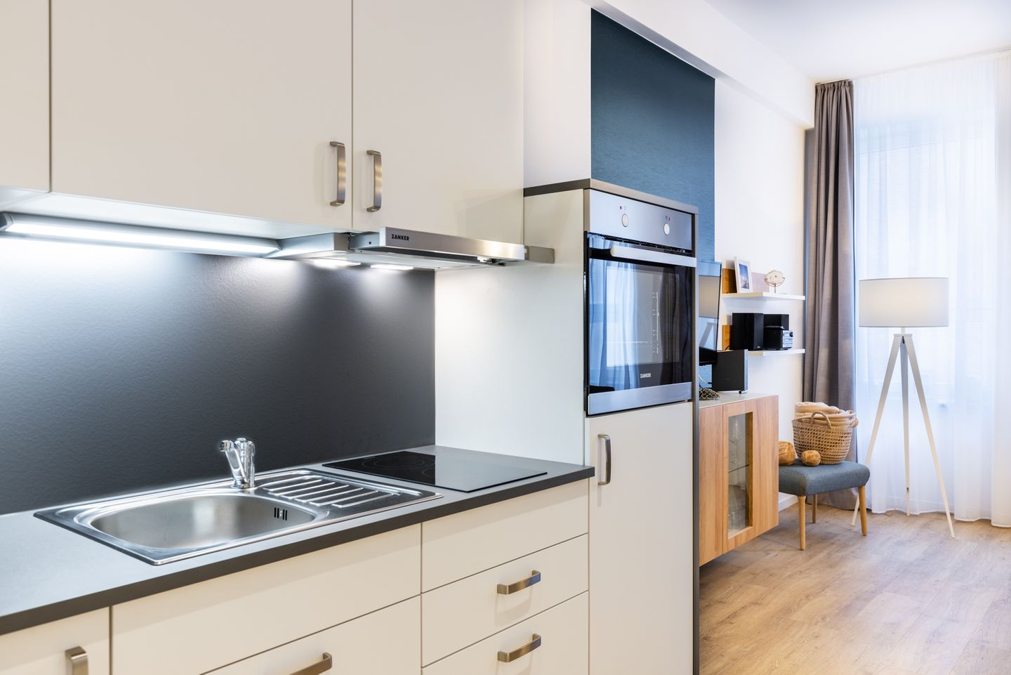 Ferienapartments am Krusespeicher Ferienapartments am Krusespeicher 1-14 Wismar - Küchenzeile mit Backofen