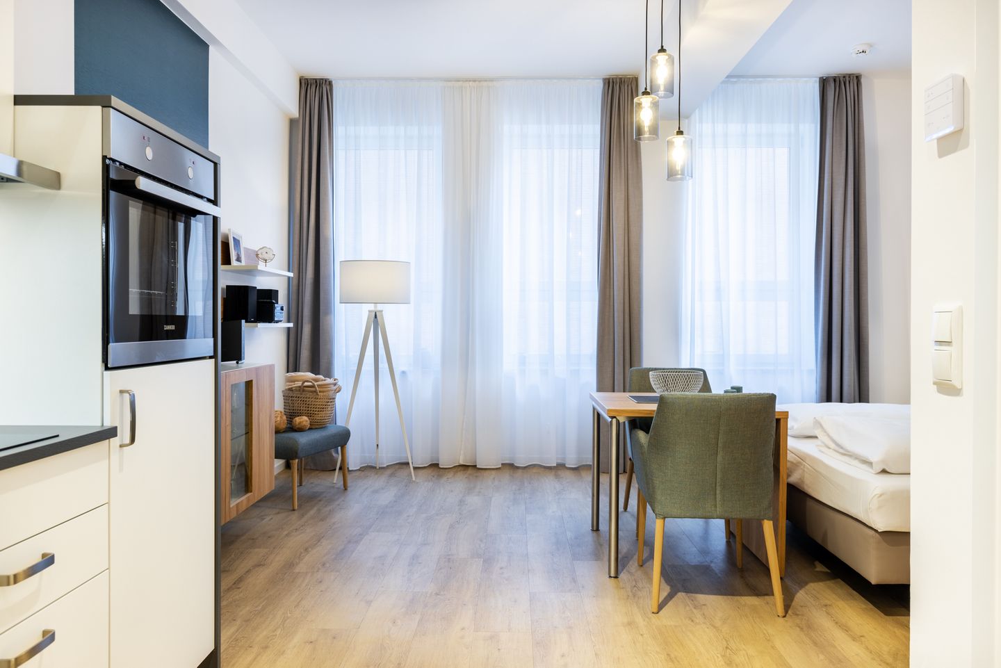 Ferienapartments am Krusespeicher Ferienapartments am Krusespeicher 1-14 Wismar - Wohn-/Schlafbereich mit Sitzgelegenheit