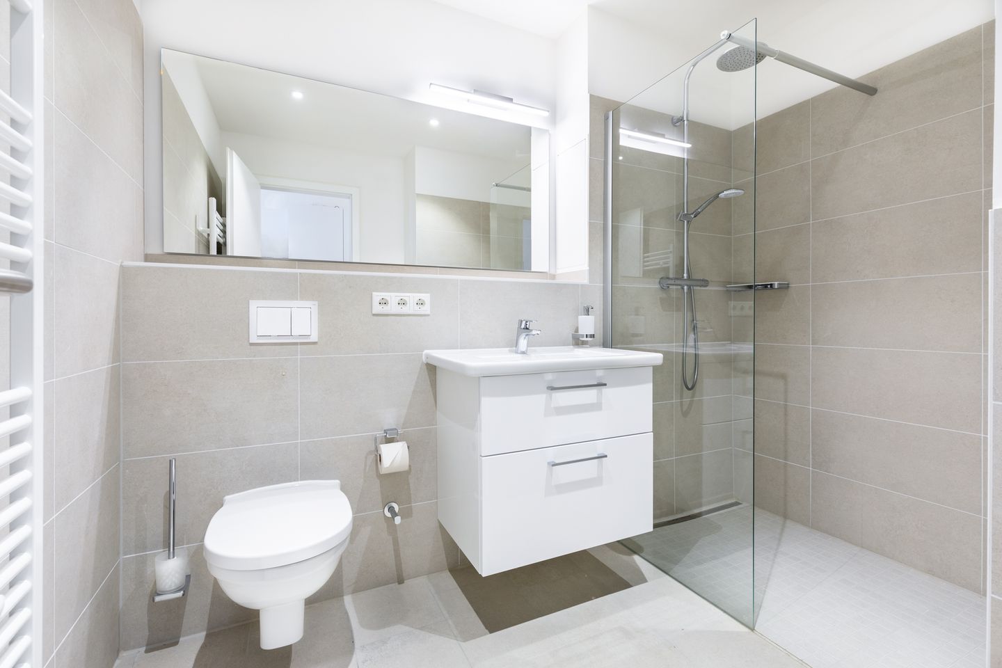 Ferienapartments am Krusespeicher Ferienapartments am Krusespeicher 2-21 Wismar - Badezimmer mit ebenerdiger Dusche