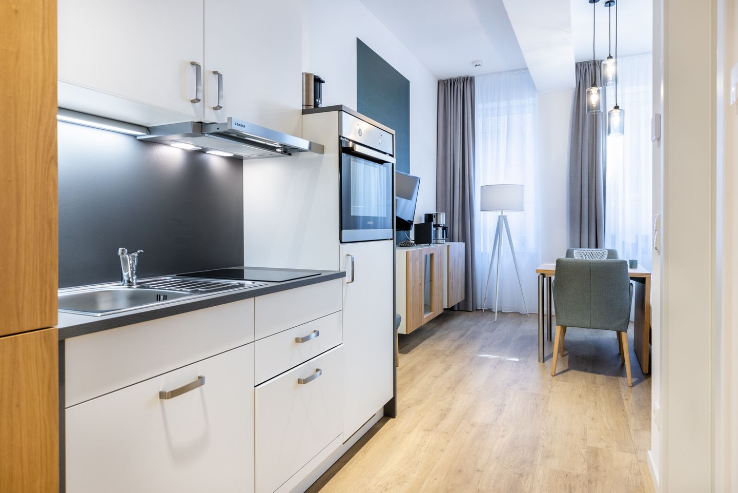 Ferienapartments am Krusespeicher Ferienapartments am Krusespeicher 2-21 Wismar - Wohn-/Schlafbereich mit Sitzgelegenheit