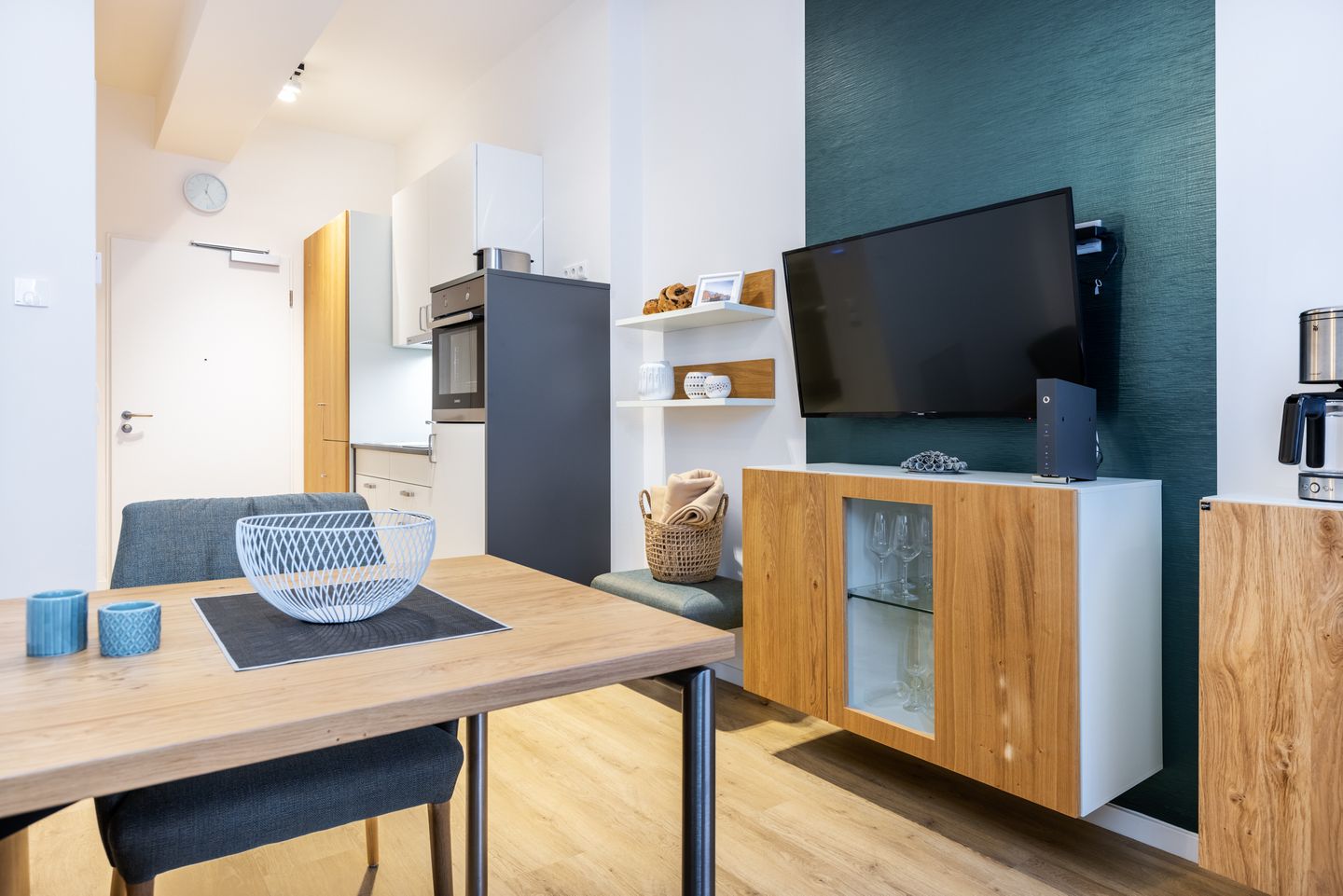 Ferienapartments am Krusespeicher Ferienapartments am Krusespeicher 2-21 Wismar - Wohn-/Schlafbereich mit Sitzgelegenheit