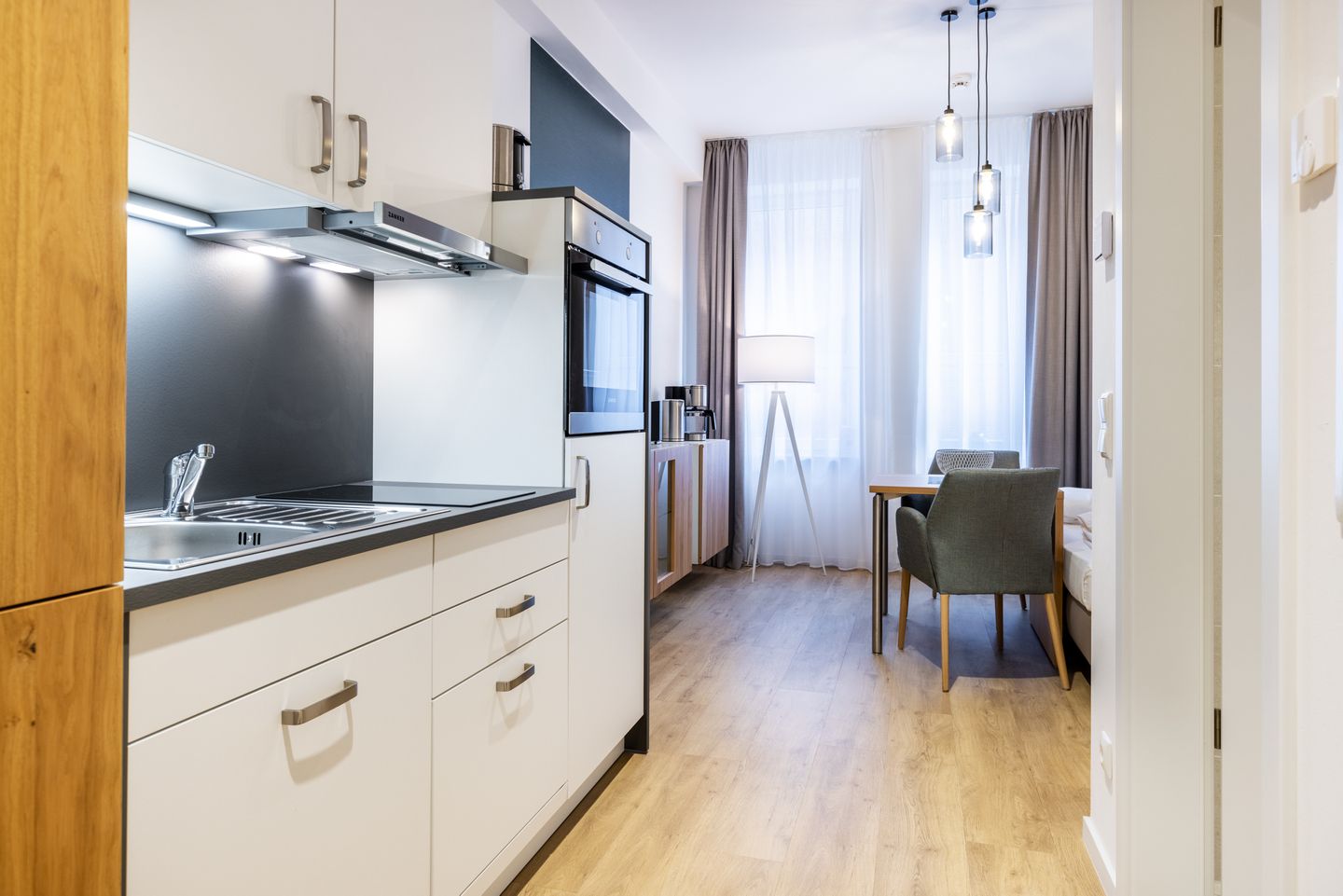 Ferienapartments am Krusespeicher Ferienapartments am Krusespeicher 2-22 Wismar - Wohn-/Schlafbereich mit Küchenzeile