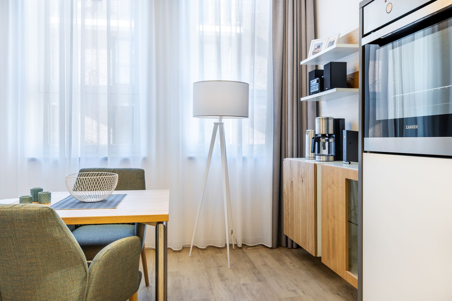 Ferienapartments am Krusespeicher Ferienapartments am Krusespeicher 3-29 Wismar - Wohn-/Schlafbereich mit Sitzgelegenheit