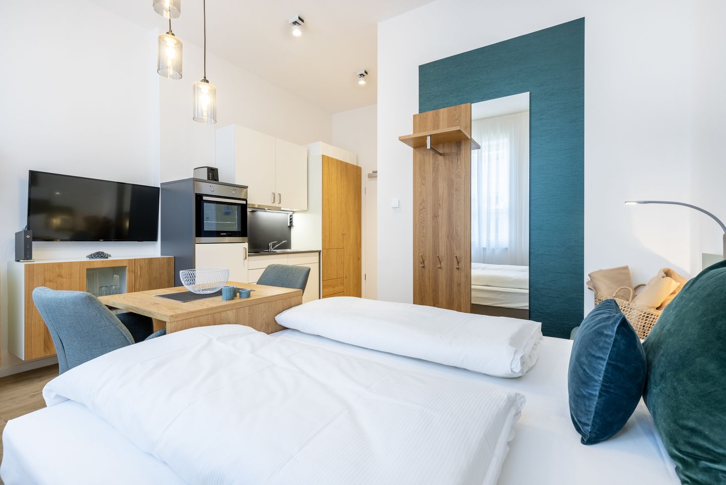 Ferienapartments am Krusespeicher Ferienapartments am Krusespeicher 3-29 Wismar - Wohn-/Schlafbereich mit Flatscreen-TV