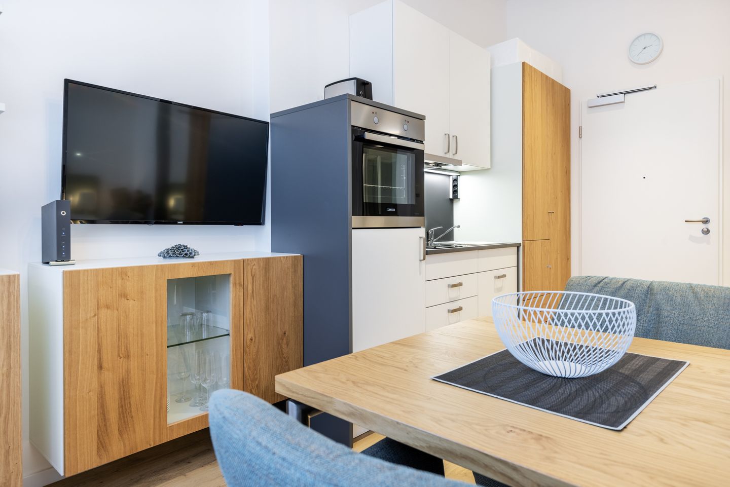 Ferienapartments am Krusespeicher Ferienapartments am Krusespeicher 3-29 Wismar - Wohn-/Schlafbereich mit Küchenzeile