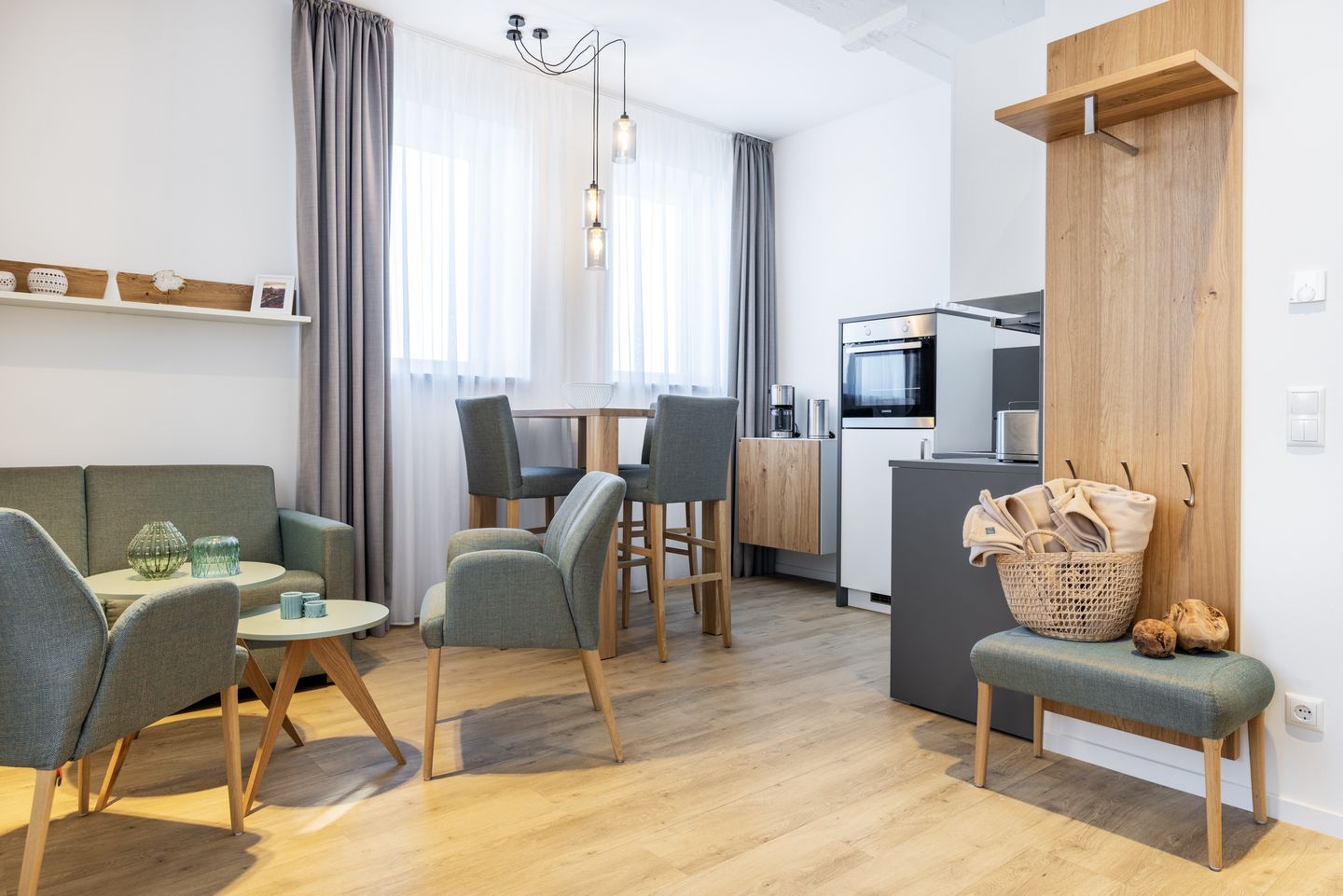 Ferienapartments am Krusespeicher Ferienapartments am Krusespeicher 1-09 Wismar - Wohn-/Essbereich mit Garderobe