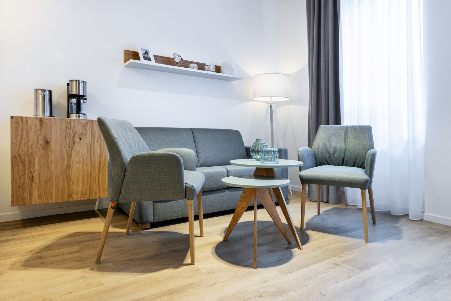 Ferienapartments am Krusespeicher Ferienapartments am Krusespeicher 2-20 Wismar - Wohn-/Essbereich mit Einzelschlafcouch