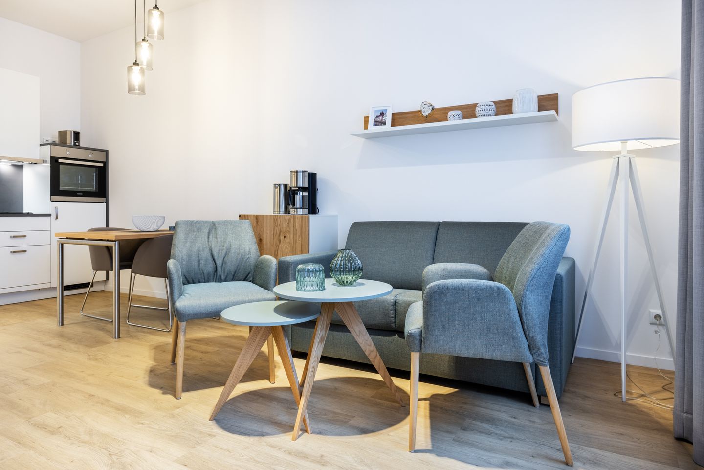 Ferienapartments am Krusespeicher Ferienapartments am Krusespeicher 2-20 Wismar - Wohn-/Essbereich mit Sitzgelegenheit