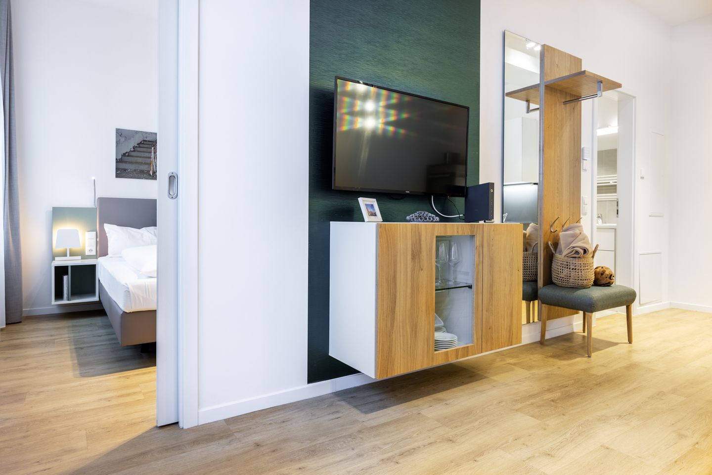 Ferienapartments am Krusespeicher Ferienapartments am Krusespeicher 2-20 Wismar - Wohn-/Essbereich mit Zugang zum Schlafzimmer