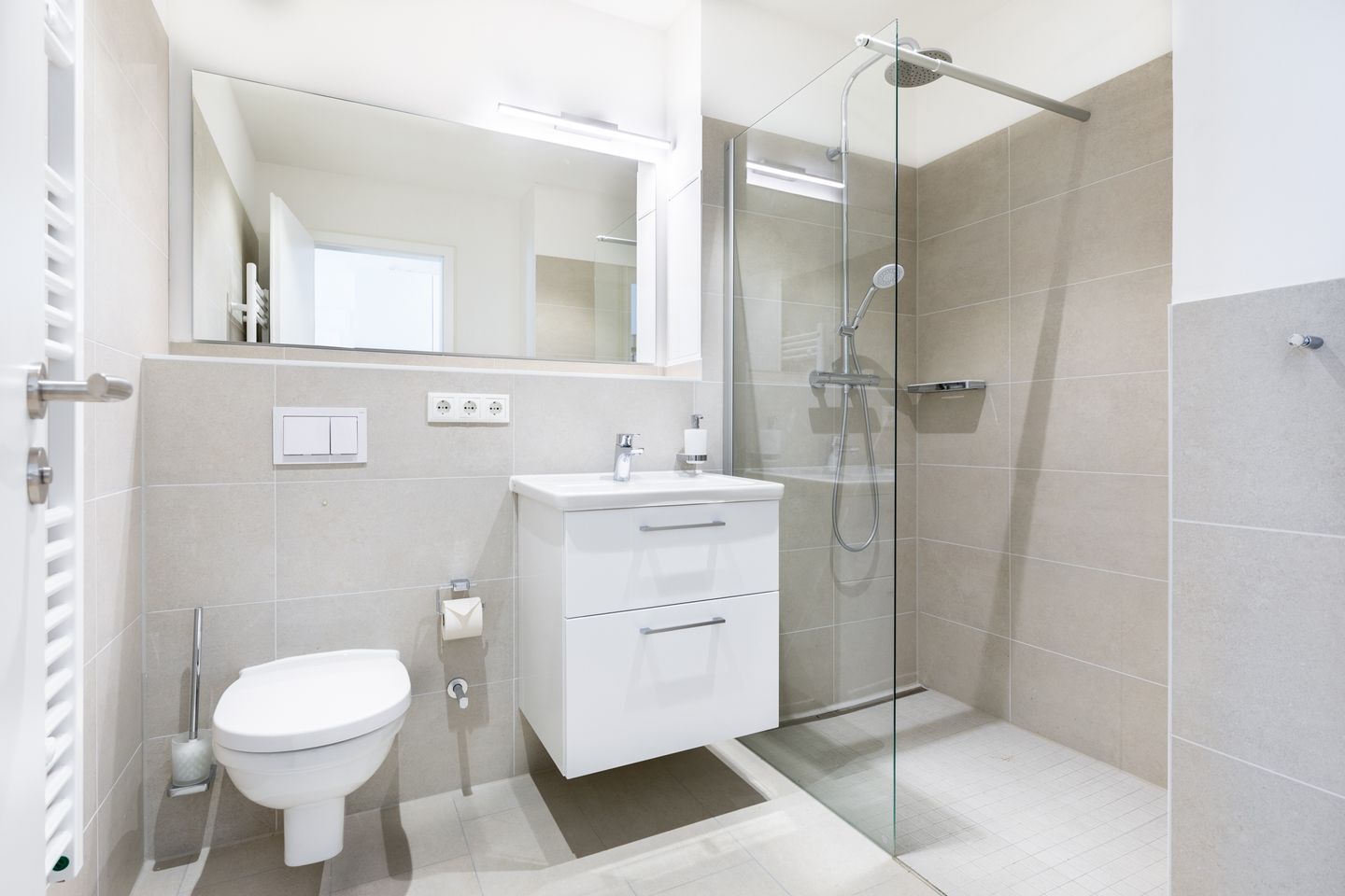 Ferienapartments am Krusespeicher Ferienapartments am Krusespeicher 2-23 Wismar - Badezimmer mit ebenerdiger Dusche