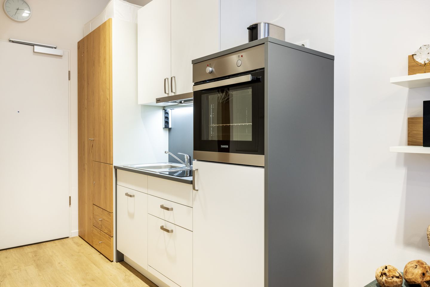 Ferienapartments am Krusespeicher Ferienapartments am Krusespeicher 2-23 Wismar - Wohn-/Schlafbereich mit Küchenzeile