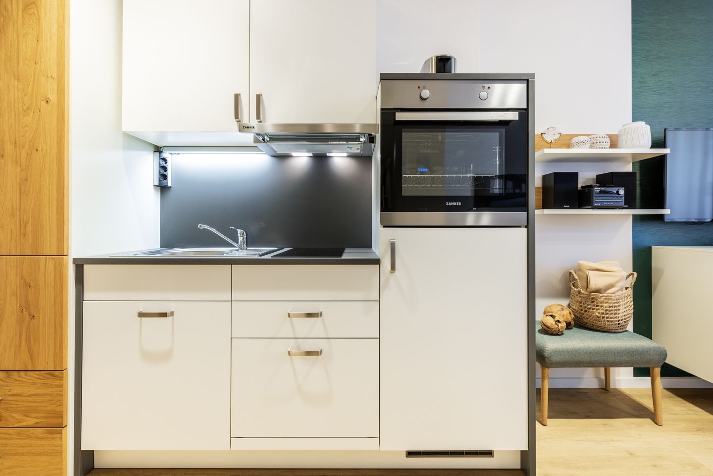 Ferienapartments am Krusespeicher Ferienapartments am Krusespeicher 2-23 Wismar - Küchenzeile mit Backofen