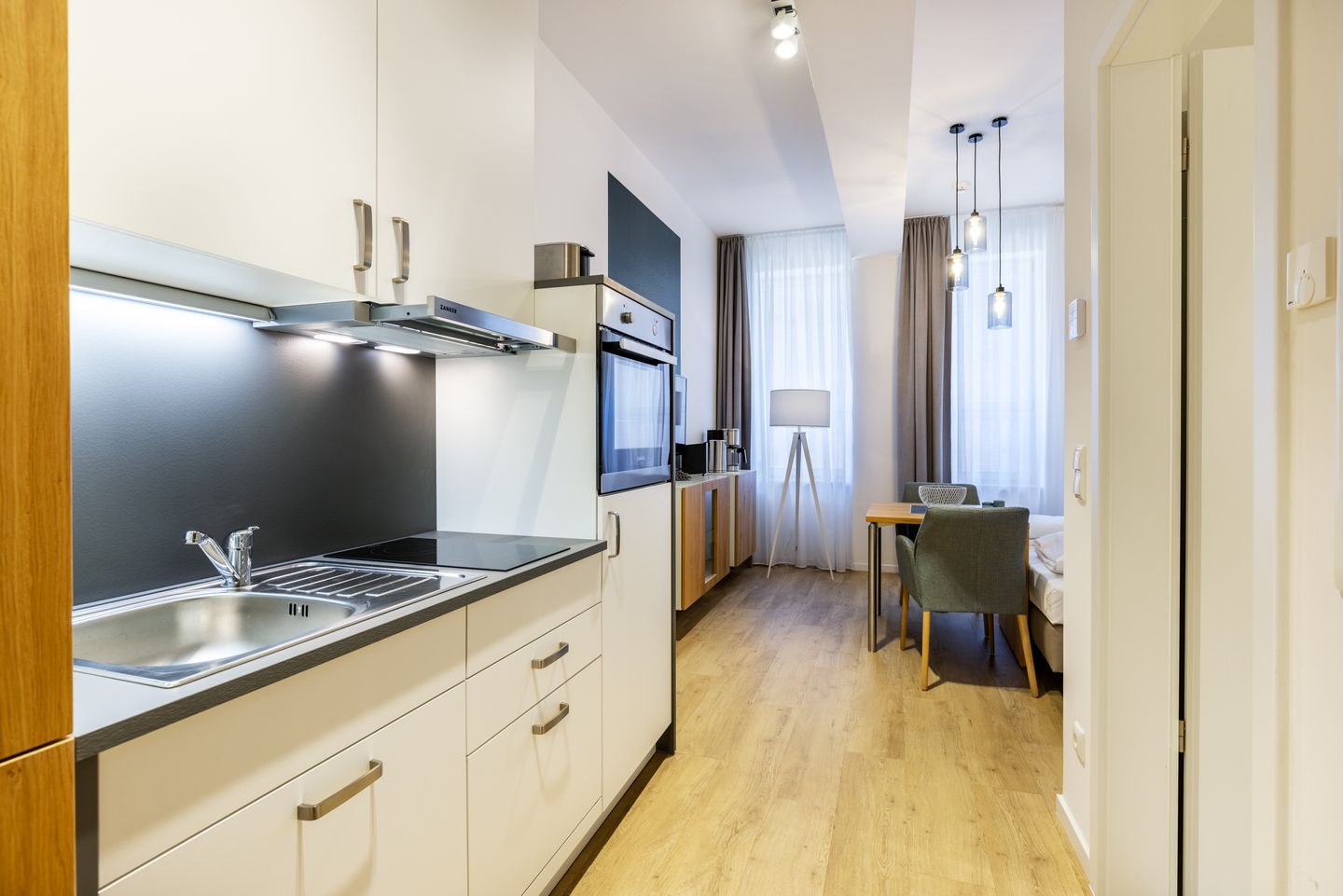 Ferienapartments am Krusespeicher Ferienapartments am Krusespeicher 2-23 Wismar - Küchenzeile mit Geschirrspüler