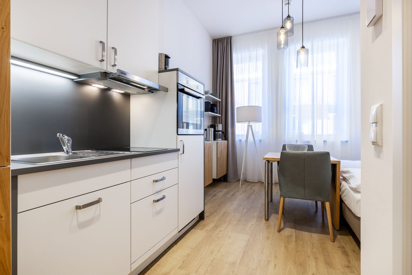 Ferienapartments am Krusespeicher Ferienapartments am Krusespeicher 3-28 Wismar - Wohn-/Schlafbereich mit Sitzgelegenheit