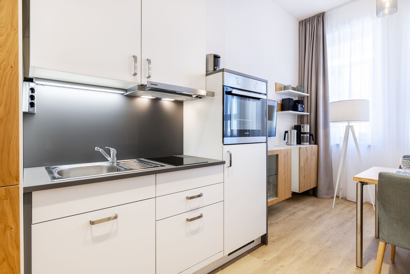 Ferienapartments am Krusespeicher Ferienapartments am Krusespeicher 3-28 Wismar - Wohn-/Schlafbereich mit Küchenzeile