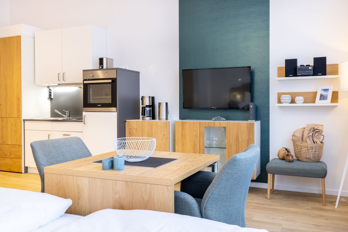 Ferienapartments am Krusespeicher Ferienapartments am Krusespeicher 3-31 Wismar - Wohn-/Schlafbereich mit Sitzgelegenheit