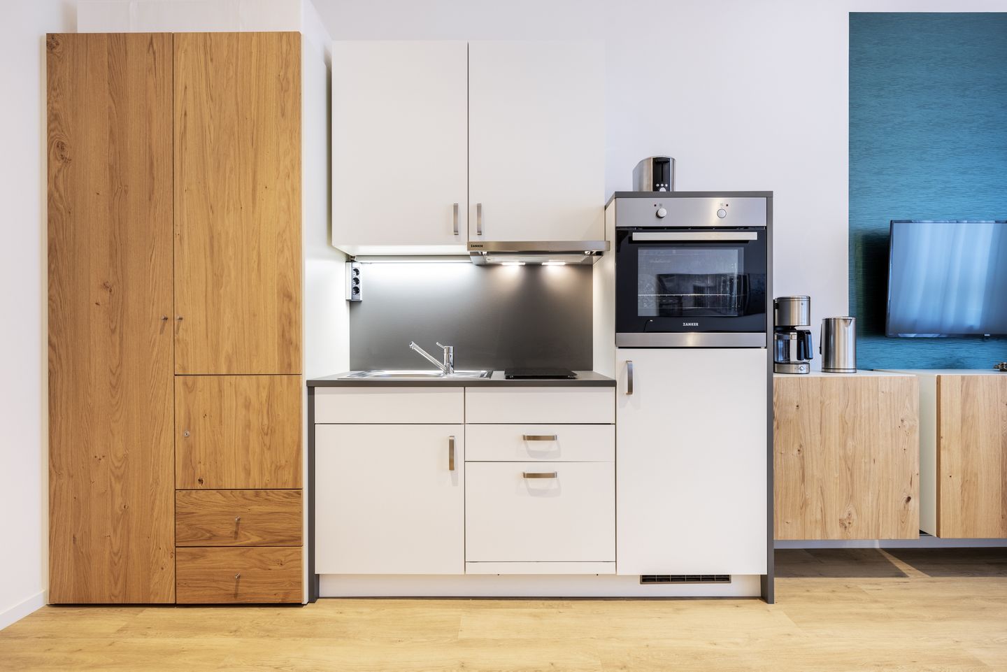 Ferienapartments am Krusespeicher Ferienapartments am Krusespeicher 3-31 Wismar - Wohn-/Schlafbereich mit Flatscreen-TV