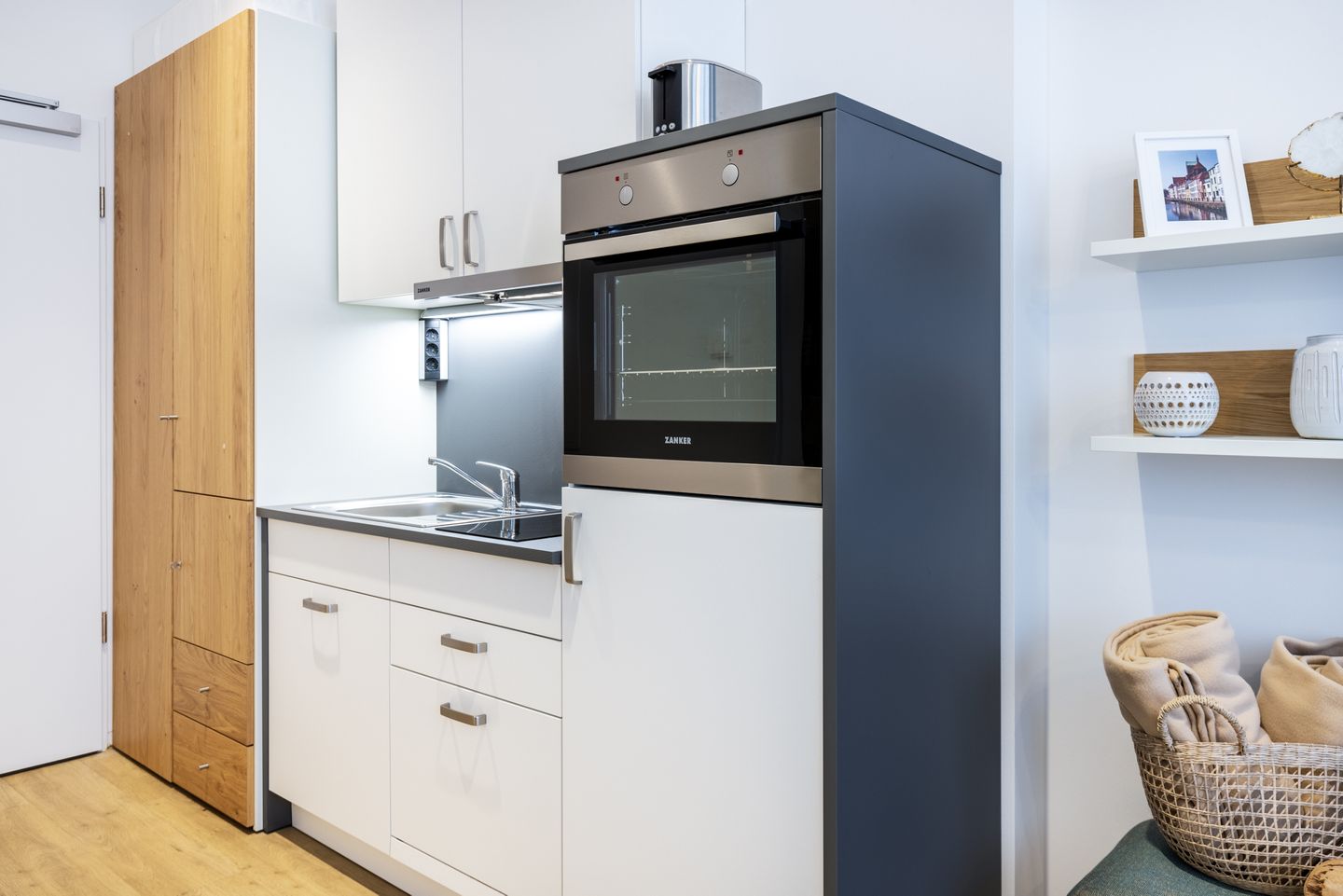 Ferienapartments am Krusespeicher Ferienapartments am Krusespeicher 3-32 Wismar - Küchenzeile mit Backofen