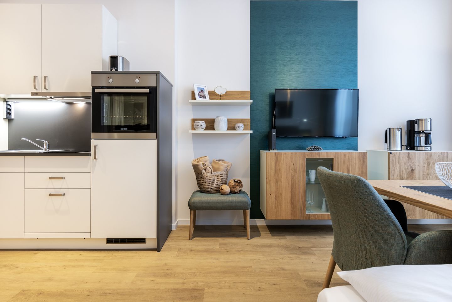 Ferienapartments am Krusespeicher Ferienapartments am Krusespeicher 3-32 Wismar - Wohn-/Schlafbereich mit Küchenzeile