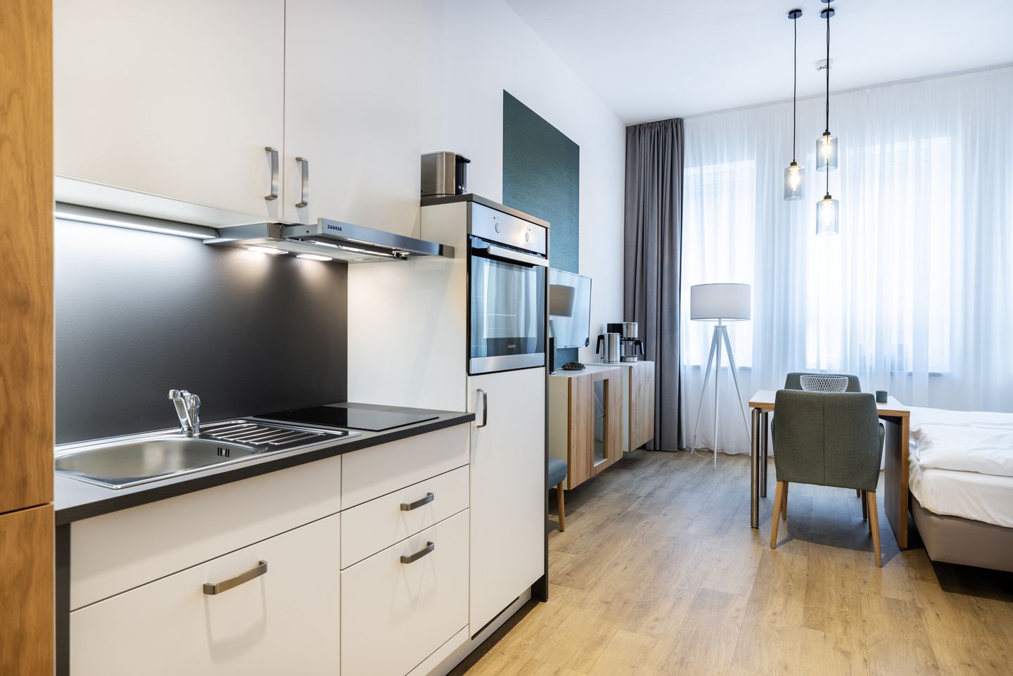 Ferienapartments am Krusespeicher Ferienapartments am Krusespeicher 3-32 Wismar - Wohn-/Schlafbereich mit Küchenzeile