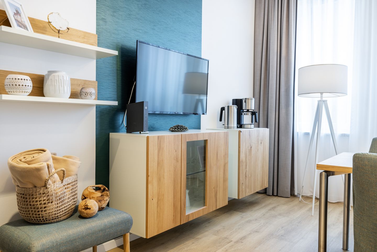 Ferienapartments am Krusespeicher Ferienapartments am Krusespeicher 3-32 Wismar - Wohn-/Schlafbereich mit Flatscreen-TV