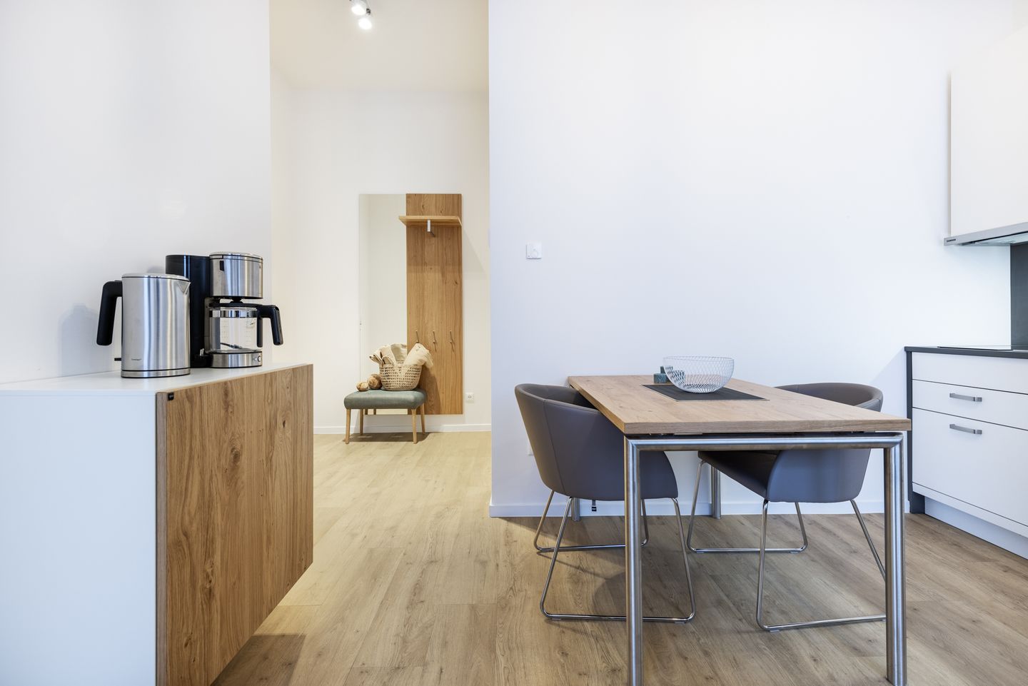 Ferienapartments am Krusespeicher Ferienapartments am Krusespeicher 3-35 Wismar - Küchenzeile mit Sitzgelegenheit