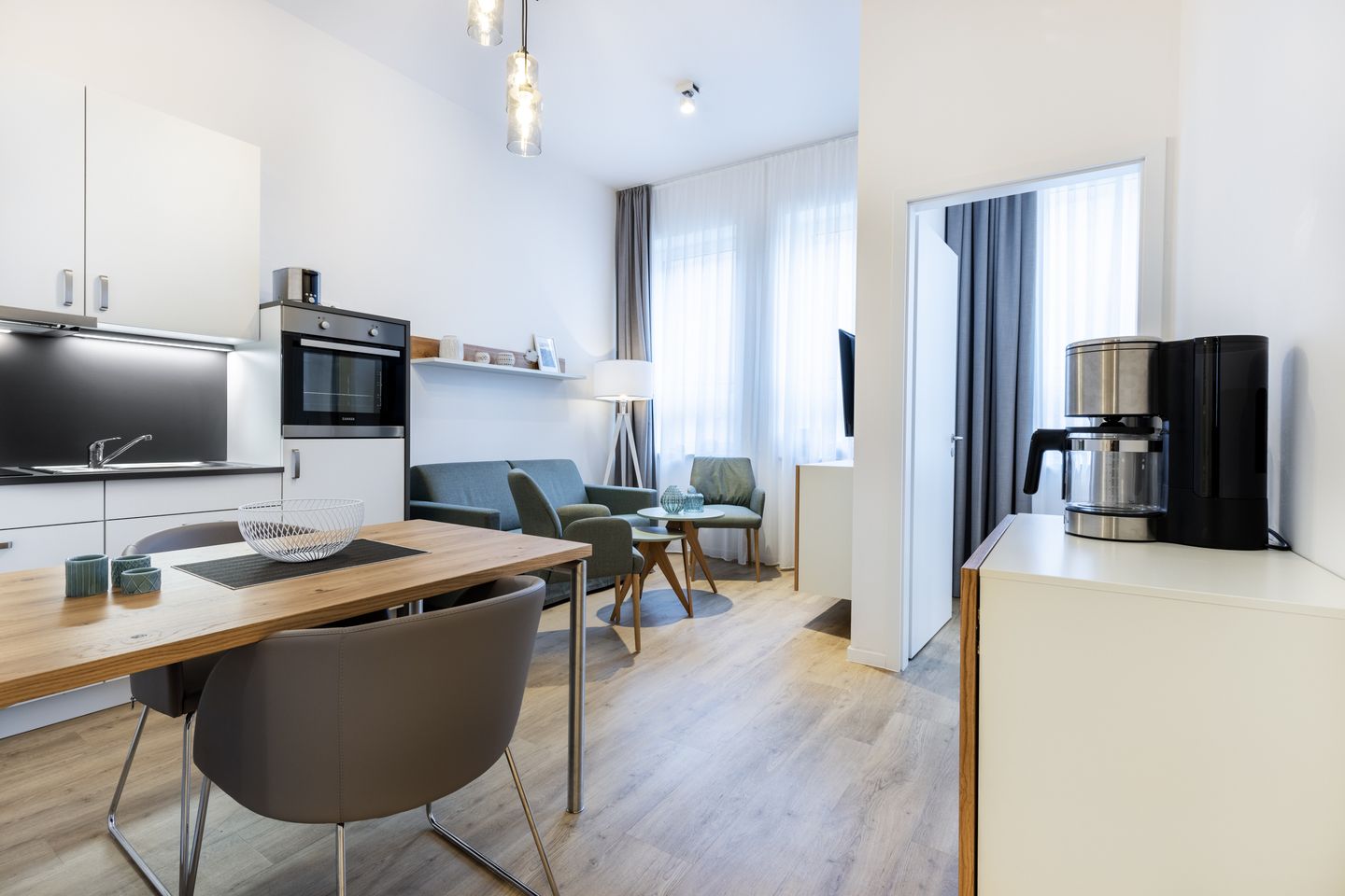 Ferienapartments am Krusespeicher Ferienapartments am Krusespeicher 3-35 Wismar - Küchenzeile mit Sitzgelegenheit