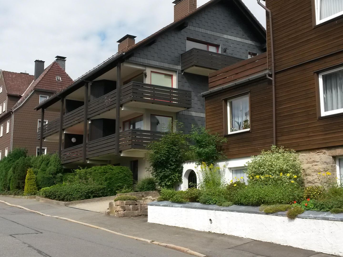   - Halali_Hausansicht