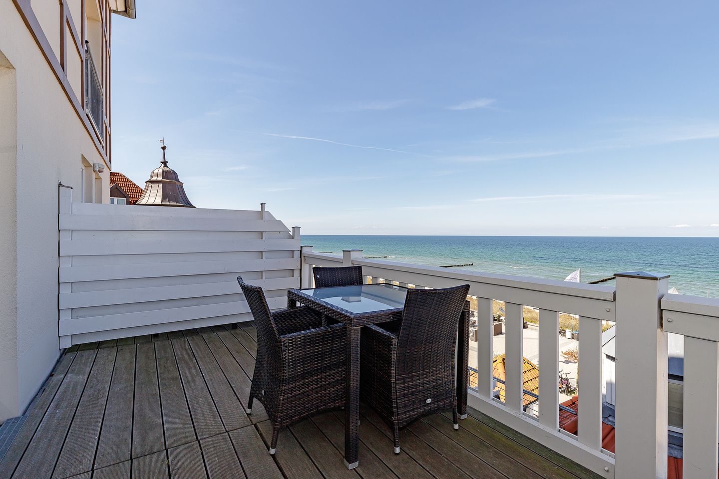 Meeresblick Meeresblick 320 Kühlungsborn - Balkon mit Gartenmöbeln
